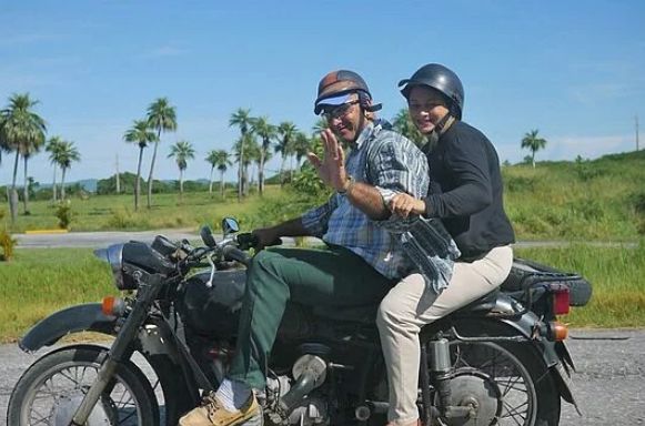 Paar unterwegs mit dem Motorrad