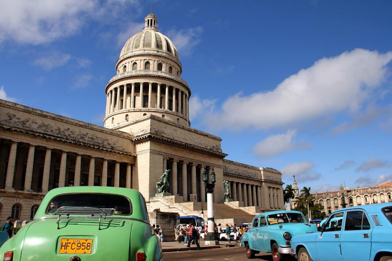 Capitol in Havanna und Oltimer