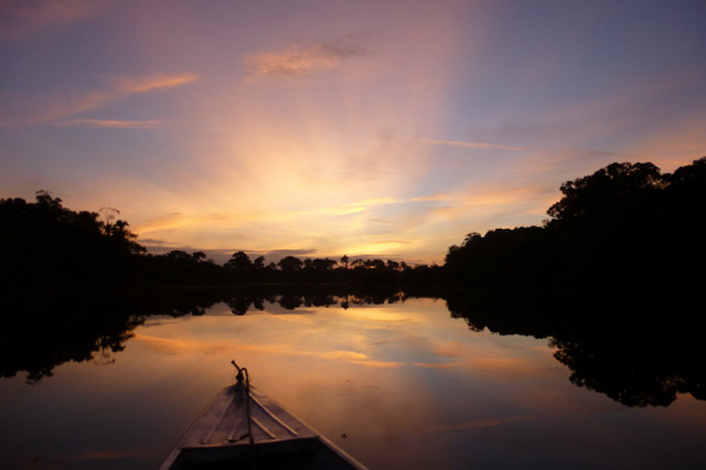 Sonnenaufgang am Amazonas in Brasilien