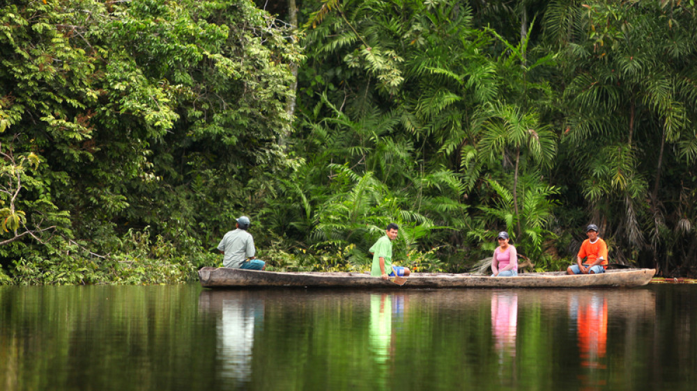 Boot Menschen Amazonas (Copyright: Bernd Schlieder www.magicmoments.eu)